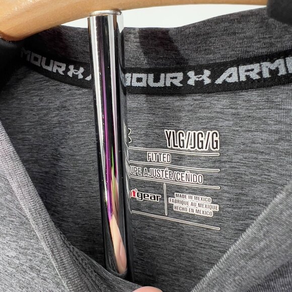 Under Armour Youth Large Fitted HeatGear Long Sleeve Shirt With UPF 30+ Protecti - Picture 7 of 7